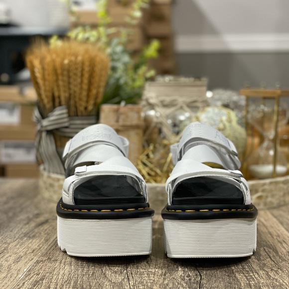 🆕 Women's Dr. Martens Kimber Sandal White Black Hydro + Logo Webbing Flatform - Picture 5 of 13